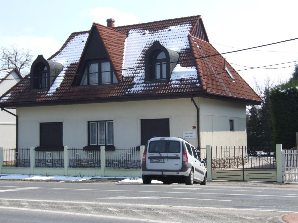 Révész Vendégház Harkány Esterno foto
