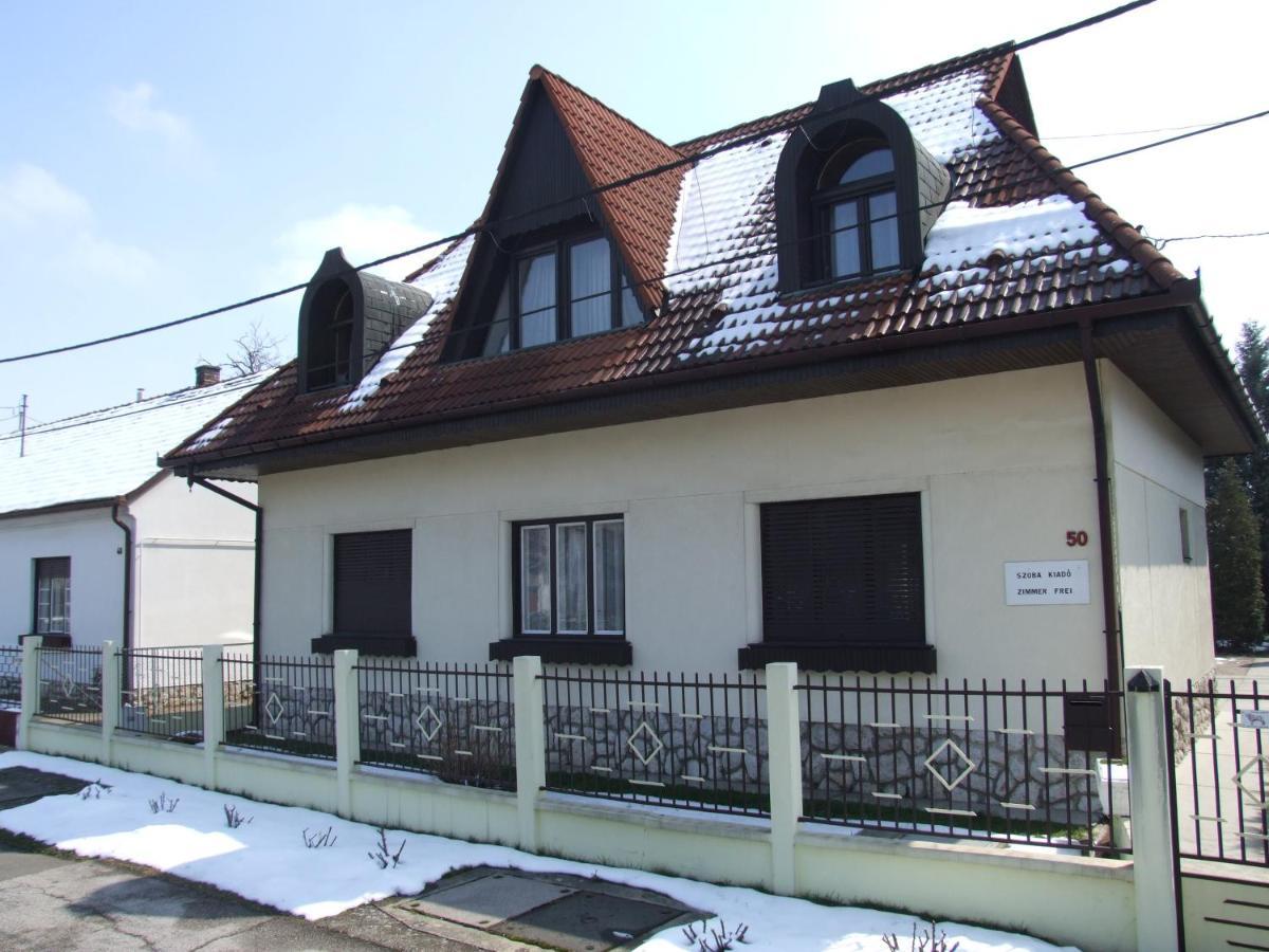 Révész Vendégház Harkány Esterno foto